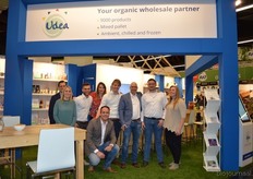 Het bijna complete Udea-beursteam: René Oosting, Jeanine de Rouw, Danny Schüttler, Anouk Mijdam, Steven IJzerman, Errol Britt, Jeroen Blommendaal en Anne-Floor Kruitwagen. En gehurkt op de voorgrond: Stephan Blommendaal.