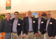 "Geheel links kok Marcel Venverloo. Naast hem het team van Green Organics: Robbert Blok, Perry Leemans, Edwin From en Jan Groen. Gerard de Pee ontbreekt op de foto. Jan: "De belangstelling voor de BIOFACH is enorm. Bio is eigenlijk nu pas begonnen."