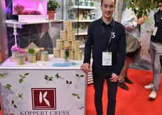 Mitch Smeekes vertelt enthousiast over het bedrijf Grown. Ze staan in de stand samen met Koppert Kress welke de zaden levert voor de kress producten van Grown. Ze zijn (nog) niet Skal gecertificeerd.