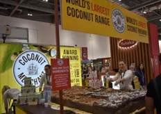 's Werelds grootste Vegan Coconut Brownie werd geshowd en uitgedeeld.