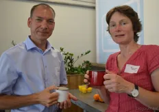 Edwin Crombags (Weerribben Zuivel) met Marian Blom (Bionext). De projectleider bij Bionext is sinds vorige maand vicevoorzitter van IFOAM EU.
