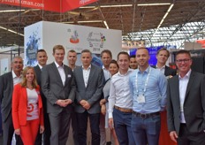 "Op de foto Internationaal Directeur Jan Schuttrups (vierde van links) met zijn team van Royal Brinkmann. "Sinds het winnen van de Taspo Award twee jaar geleden hebben we een enorme groei doorgemaakt. Nu zijn we weer genomineerd, maar dan voor de Innovation Awards", vertelt Jan enthousiast."