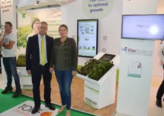 Rob van der Meer (Sales Manager bij Maan BioBased Products) en Daphne Bronkhorst (Head of Sales bij Klasmann-Deilmann Benelux BV), de twee bedrijven delen samen de stand op de GreenTech in Amsterdam.