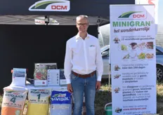 Thijs Vandewiele van DCM: "Wij bieden organische meststoffen, bodemverbeteraars en potgronden. Minigram is ons meest bekende product. Een nieuw product is Viscotec Blue: een vloeibare meststof."