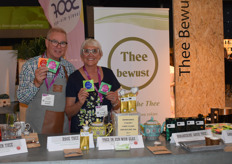 Ron en Yvonne Goossens van Thee Bewust bieden biologische theezakjes aan voor de horeca.