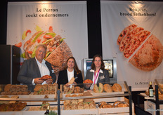 Le Perron toont op Gastvrij Rotterdam drie nieuwe broodsoorten: brood met bietjes, brood met wortel, anijs en hazelnoot en brood met bierborstel. V.l.n.r.: Ruud Booij, Lianne Schonewille en Veronique Simons.