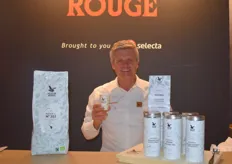 Pelican Rouge heeft de lijn Natural. Deze lijn bestaat uit koffie en thee en is biologisch, fairtrade en CO2-neutraal. Op de foto staat Roger Knecht.