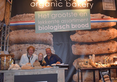 Odenwald toont onder andere hun meest recente product bananabread. V.l.n.r.: Dico Jansen, Martine van Drie, Michael Fase.