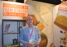 Rob Veltman van Van Oordt heeft Baked Goodness nieuw in het assortiment. Dit zijn biologische koekjes. De grote variant is er in drie soorten en de kleine in twee.