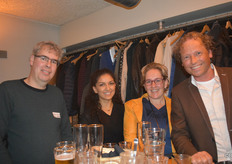 V.l.n.r: Johan Visser (Eco Warehouse), Arez Hama (Yogi & Yousef's), Ellen Visser (Eco Warehouse) en Herco Schoemakers (IDorganics).