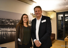 Esther Molenwijk (Dutch Harvest, producente van hennepthee) en Gijs Hoefsloot (Boerderijs). 