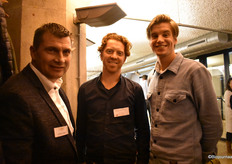 Arthur Zwart (Yogi Tea) met Erik en Piet van Wessanen. 