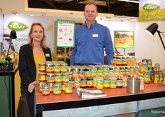 Kristel van der Steeg en Dennis van Teylingen. Bij Imkerij de Traay lig de focus op Europese honing. De nieuwste honing zijn de Alpenhoning en de Lavendelhoning. Voor Allos maken ze nu ook kaneel- en gemberhoning. En Santusa is het nieuwe merk met de focus op de export.  