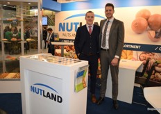 Ton Geluk en Joren Groot bij Nutland. Joren: "Er worden steeds grotere volumes besteld, de markt is duidelijk verder aan het professionaliseren."  