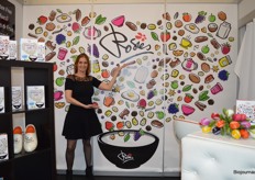 Simone Schellekens van Rosies vertelt dat over een week of 8 het nieuwe design klaar moet zijn. Op de achterwand van de stand zie je een voorproefje. Ook komen er kleine verpakkingen van de cornflakes aan,   