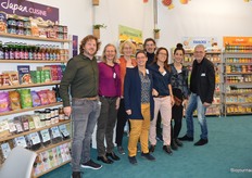 Het team van TerraSana, onder hen zijn diverse landenvertegenwoordigers. "We hebben steeds meer country managers. Het mooie aan deze stand is dat we hierin het hele assortiment kunnen laten zien", vertelt Sarah de Jong.  