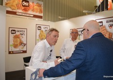 Willem de Kanter en Jos de Moor van The Impulse Factory presenteerden de chipslijn Let's be Onest. Met de varianten, linzen, kikkerwerten en quinoa.  