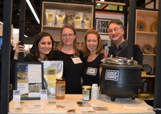 De KleinsteSoepfabriek keerde terug op de beurs. Met in de stand: Thea Jansen, Edith Huizenga, Emma Vroegop en Michel Jansen. Michel: "Het is zo leuk om weer met het merk hier te staan."  
