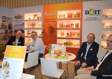 Bij la BIO IDEA, Amaizin en DO-IT in gesprek: Maarten Gevers met Rutger Bolten (Odin De Nieuwe Band) en derde van links directeur Poppe Braam.