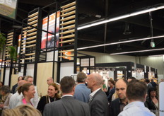 Voor de borrel kwamen ook diverse Hollanders uit andere hallen naar Hal 5.