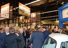 Na de borrel vertrokken de deelnemers aan de dagvlucht weer naar het vliegveld.