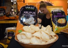 FZ Organic Food is ook erg trots op de nieuwe kroepoek van Yakso. Bjorn: "Bijzonder is dat deze kroepoek voor 19% bestaat uit biologisch gekweekte garnalen. Onze mini tuk tuks gaan we binnenkort in de winkels neerzetten als presentatieschap."