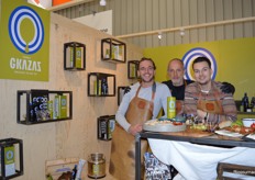 Gkazas Olijfolie debuteerde ook op de beurs in Neurenberg. Op de foto: Tom Reurts, Patric Boogaars en Melle Lindeijer.
