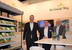 De Nieuwe Weg was in Hal 9 te vinden. Van links naar rechts: Robert van der Kuil, Julian Muller en Marcel van den Meerendonk. Robert: "We kijken tot nu toe met een zeer positief gevoel naar de beurs. Er zijn zeker niet alleen Duitse bezoekers, we hebben ook al de nodige mensen uit onder andere Frankrijk, Italië, Denemarken, Zweden en Nederland gesproken." Voor Marcel was het tien jaar geleden dat hij op de BIOFACH was. Marcel: "Het is mooi om te zien dat de sector sindsdien enorme sprongen gemaakt heeft."