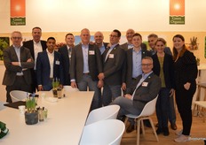 Het is inmiddels een vertrouwd gezicht: de volledige standbemanning van Green Organics, Groen Agro Control en De Groene Weg op een groepsfoto.