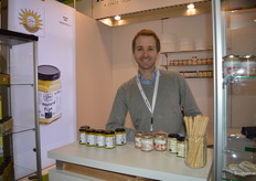 Op het Belgische Paviljoen een stand met een erg Nederlands tintje: Tons Mosterd en Heerlijkheden was terug te vinden bij Natura. Ton Schroer, oprichter van Tons Mosterd en Heerlijkheden in Zierikzee vond inmiddels bijna een jaar geleden in Arthus de Bousies (oprichter Natura) zijn opvolger. De productie vindt nog altijd plaats in Zierikzee. Op de foto: Geoffrey Lamarche. 