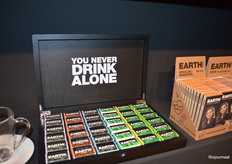 Daarop is 'You Never Drink Alone' gericht. De mensen in de landen waar deze waterprojecten gerealiseerd worden, drinken mee. 