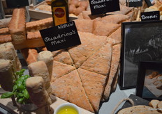 De nieuwste aanwinst is de Quadrino's Maxi. Met dit brood kunnen horecamedewerkers in een paar simpele stappen meerdere belegde broodjes tegelijk maken. Ze kunnen de Quadrino's Maxi dwars doorsnijden, in één keer beleggen en vervolgens eenvoudig in 4 of 8 gelijke hoeken snijden. 