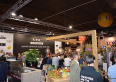 De stand van Kreko, waarin een klein hoekje ingeruimd was voor biologische thee.