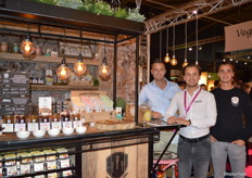 Jos Frickus, Tom van Gorp en Brandon Middelhof in de stand van TLANT Farm Bakery & Kitchen. Tom: "De eerste vegan peperkoek komt er aan." 