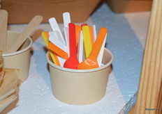 Denk bijvoorbeeld aan deze ijslepeltjes die gemaakt zijn van PLA.