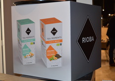 Een verwijzing naar biologische thee in de stand van Makro. 