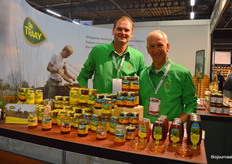 Dennis van Teylingen kreeg bij Imkerij De Traay gezelschap van Eric van Gool.