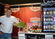 Arthur Zwart liet proeven van de ice tea's van YogiTea.