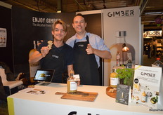 Joost Houtman en Jo Cuvelier lieten proeven van Gimber, een geconcentreerde biologische gemberdrank zonder alcohol. Jo: "We krijgen erg positieve reacties op ons drankje, we voegen er bruiswater aan toe."