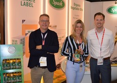 Robert van Wijk, Marieke Klijn en Patrick Voordijk van Spack. Spack introduceerde een nieuwe biologische olie.