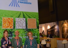 Colinde van Schelven, Nathalie van Donge en Esther Breemen van Graanhandel P. van Schelven. Sinds kort ook FSSC22000 gecertificeerd, voor het streven naar de hoogste kwaliteit.