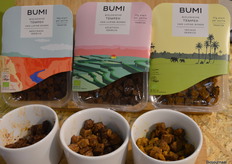 Daan en Florian lieten proeven van hun biologische tempeh die gemaakt is van lupinebonen. Deze is er in drie varianten: Mexicaans, Aziatisch en Indiaas gekruid. Florian: "Wij gaan echt voor iets meer uitgesproken smaken. Er is geen uitgesproken favoriet, omdat smaak iets heel persoonlijks is. We bieden met deze varianten voor ieder wat wils." Florian sprak uit dat hij goede hoop heeft dat Bumi binnenkort in de Belgische bio-winkels verkrijgbaar zal zijn. 