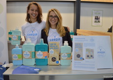 Sanne Schouten en Gwendolyn Behnke stonden namens Seepje op de beurs. Sanne: "Seepje is in België al verkrijgbaar bij Bio-Planet en de Oxfam Wereldwinkels. Evenals in verschillende conceptstores."