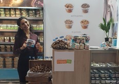 Arez Hama stond met de biologische dadels en andere producten van Yogi & Yousef op de stand bij partner Biofood Tourraine.