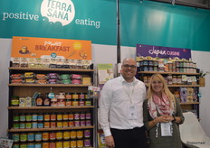 Bas van den Broeck ondersteunde zijn Franse collega's bij TerraSana. TerraSana debuteerde op de Natexpo. Naast Bas: Loreline Fasciaux. "We willen meer bekendheid kweken op de Franse markt." 