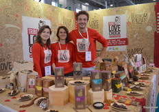 Bij Lovechock viel zoals altijd veel te proeven. Van links naar rechts Inge Verschoof, Twei Sturm en Dirk Loefs. Lovechock is in Frankrijk verkrijgbaar via groothandel Pural. 