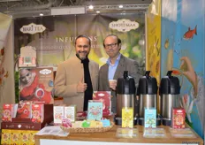 Hari Muñoz en Raymond Schloss bij La Alternativa - met de theemerken Hari Tea en Shotimaa. Raymond: "Onze producten zijn al bij Naturalia verkrijgbaar en we gaan nu ook samenwerken met Pural."