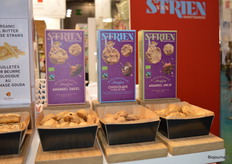 Els vertelde de bezoekers alles over deze nieuwe koekjes van Van Strien. Er zijn drie varianten van de biologische mopjes: Amandel Dadel, Chocolade en Amandel Anijs. Bijzonder is dat op de verpakking het Fairtrade aandeel vermeld staat. "De Chocolade-variant bevat zelfs 50% Fairtrade ingrediënten", aldus Els.