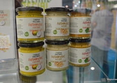 In de vitrine stonden onder meer deze hummus-varianten onder het merk Veggie Factory.
