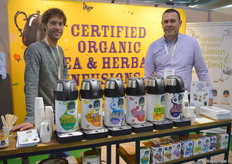 Roy Jongens en Francisco Müller van Royal Green. Zij presenteerden de nieuwe thee en kruideninfusies op de Franse beurs.